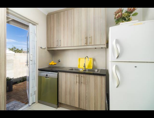 3 BEDROOM FREESTANDING TO LET IN SUNNINGDALE
